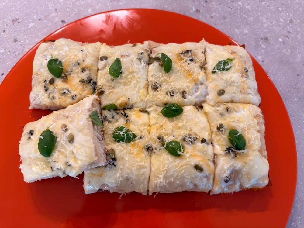 Fricoopan pizza Detroit style